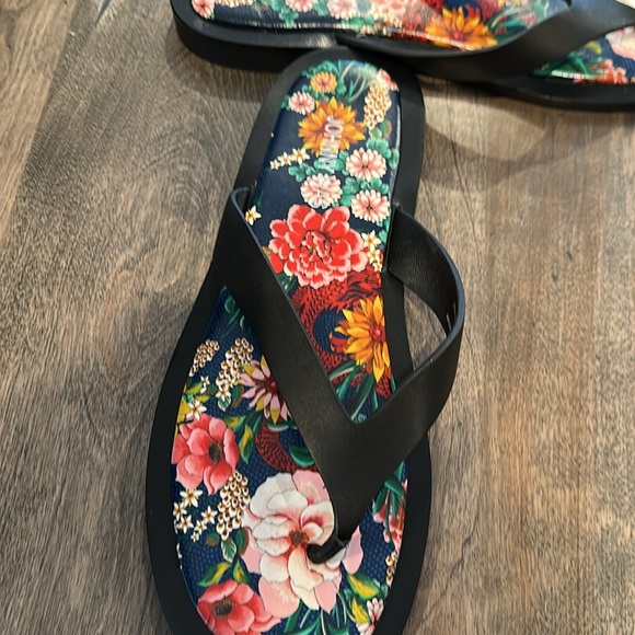 Johnny Was Dragona Thong Sandal - Picture 3 of 5